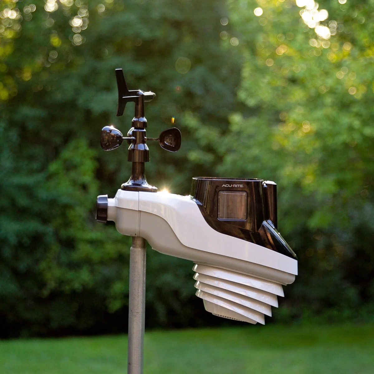 AcuRite Atlas Weather Station with White HD Display and Lightning Detection - Image 8